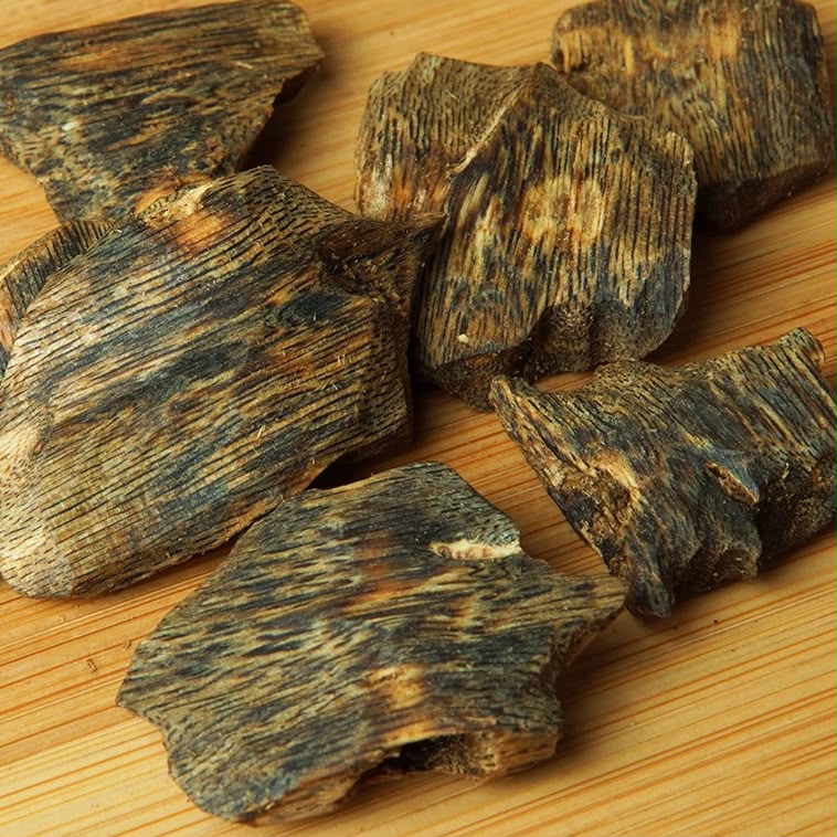 Agarwood-Black oil chips